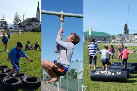 Op Saterdag 15 Augustus het die o/11 Rugbyspan van Laerskool Gansbaai ‘n spanbou oggend gehad. Die kinders het deelgeneem aan die volgende aktiwiteite: ‘n hindernisbaan, skattejag, oefensessie en dan is die dag afgesluit deur ‘n wedstryd tussen die kinders en die ouers. Dit was ook natuurlik die hoogtepunt van die kinders se dag.  Graag sê ons dankie aan die volgende mense wat gehelp het om die dag ‘n sukses te maak: Wietze vd Westhuizen, Colour Box, Chicken Land, Angie West, Bronwyn, Allen, Twakkie, Marchelle Mostert en Adele Eksteen. 